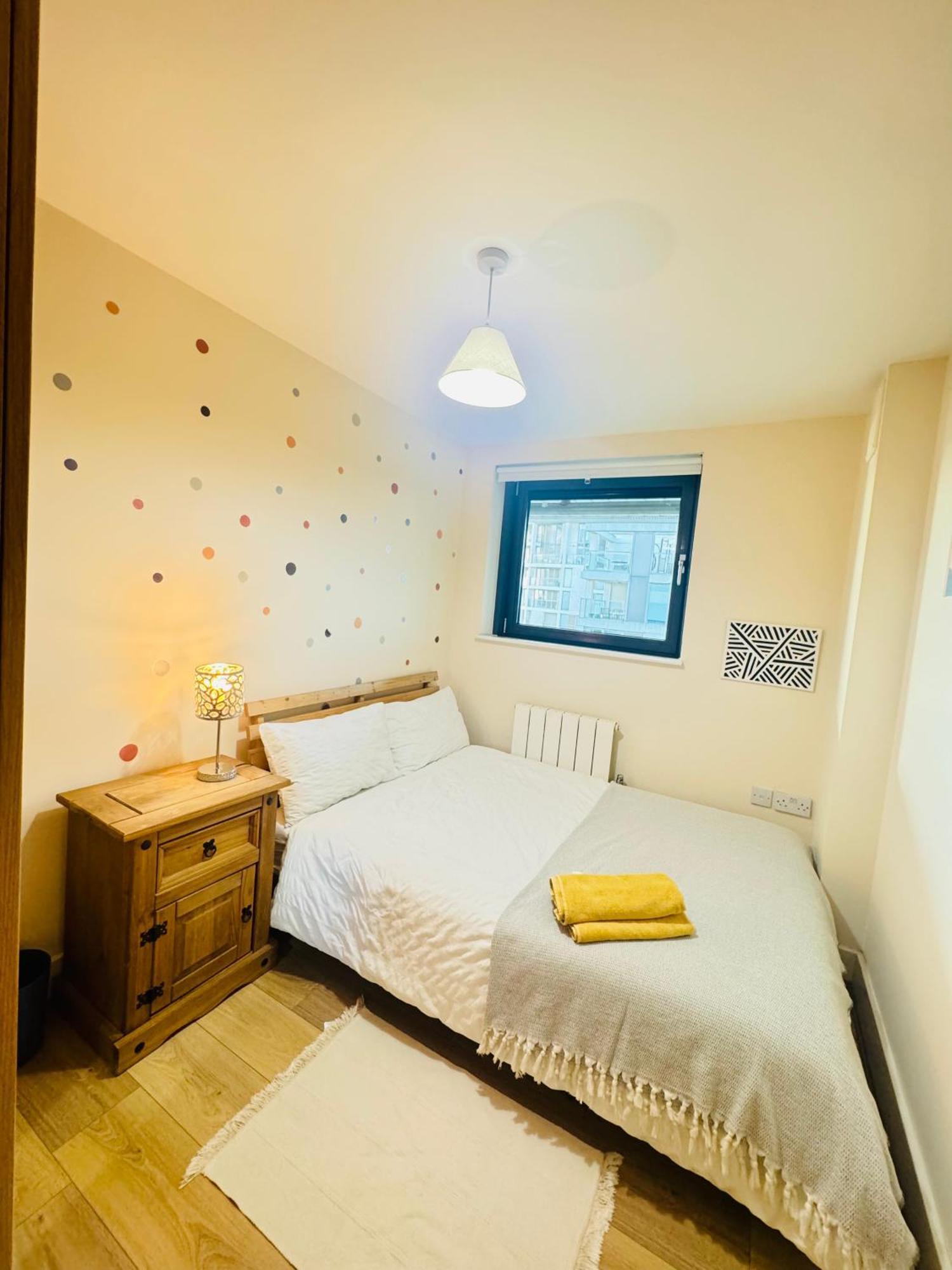 Modern 2Bed 2Bath Apartment Canary Wharf - Upto 5 Person Λονδίνο Εξωτερικό φωτογραφία