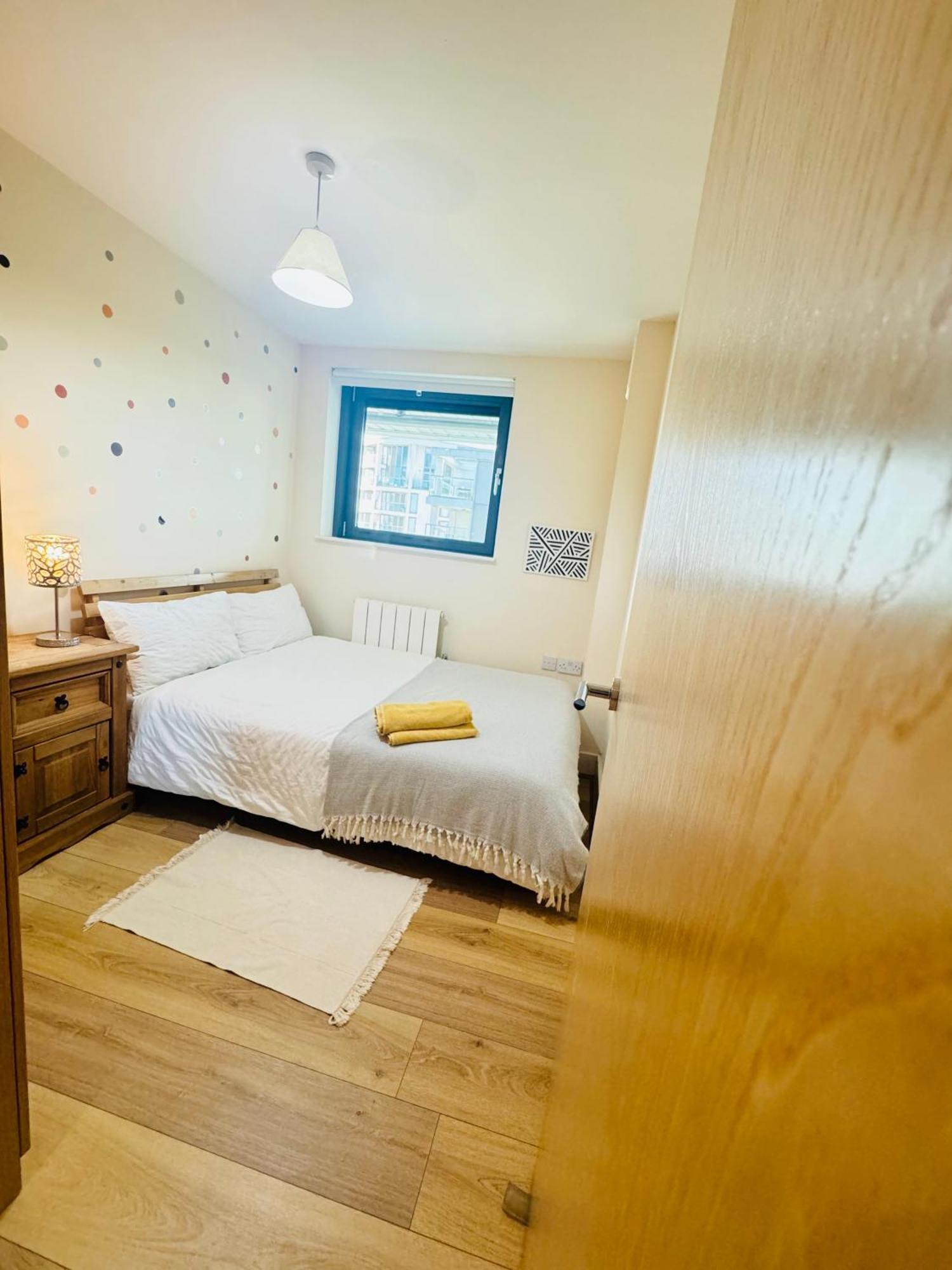 Modern 2Bed 2Bath Apartment Canary Wharf - Upto 5 Person Λονδίνο Εξωτερικό φωτογραφία